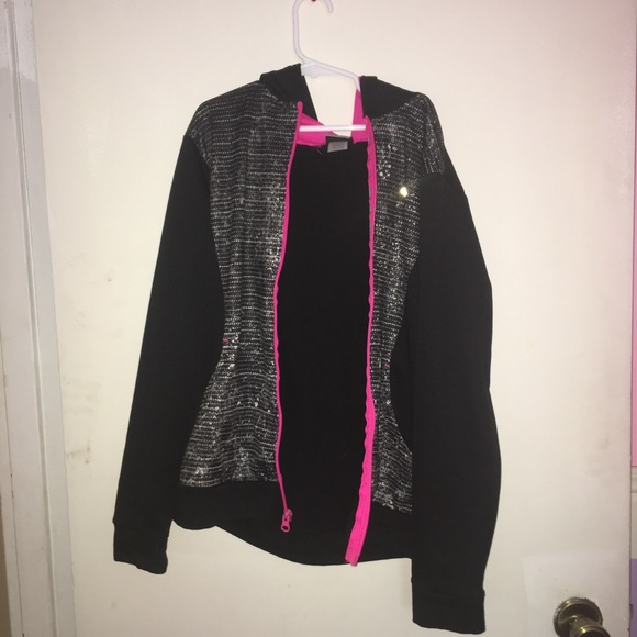 Girls 14-16 Champion sweatshirt. - Picture 3 of 4